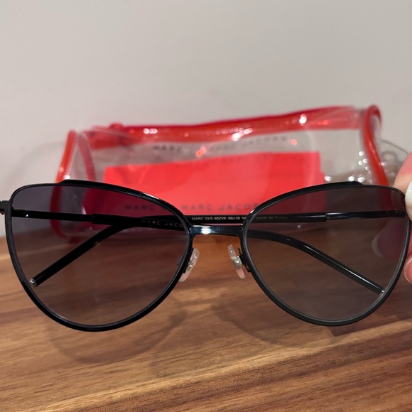 Marc by Marc Jacobs Black Cat Eye Sunglasses w/ Red Case 100% Authentic Women's - Picture 10 of 16